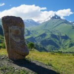 "Gigantic Heads" Skulpturen im Sno-Tal