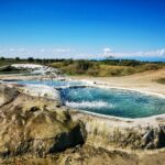 Das Wasser des Vani Hot Sulphur Pool soll eine heilene Wirkung haben