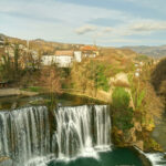 Der knapp 25 Meter hohe Pliva-Wasserfall in Jajce