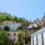 Blick hoch zum Castelo dos Mouros